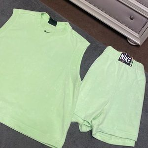 Nike women’s short set